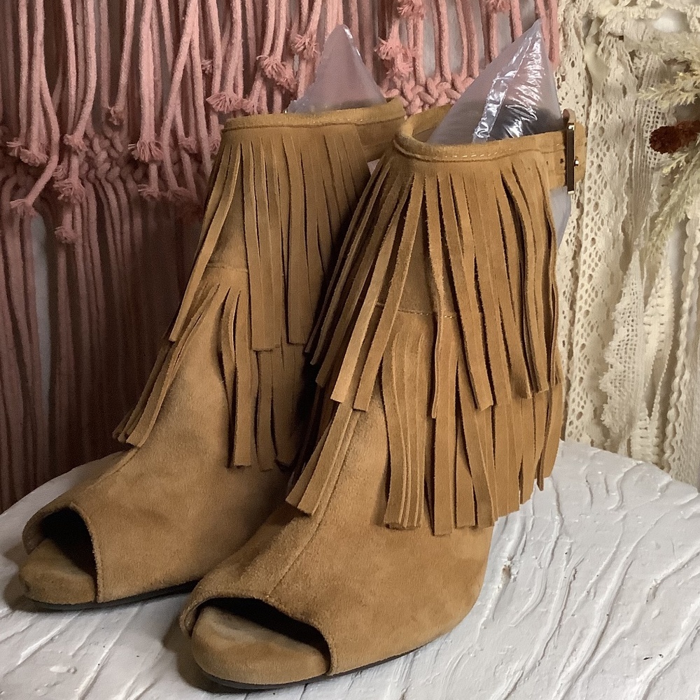 AEROSOLES HEELREST “Alamode” Tan Leather Fringe Peep Toe Heel Size 6
